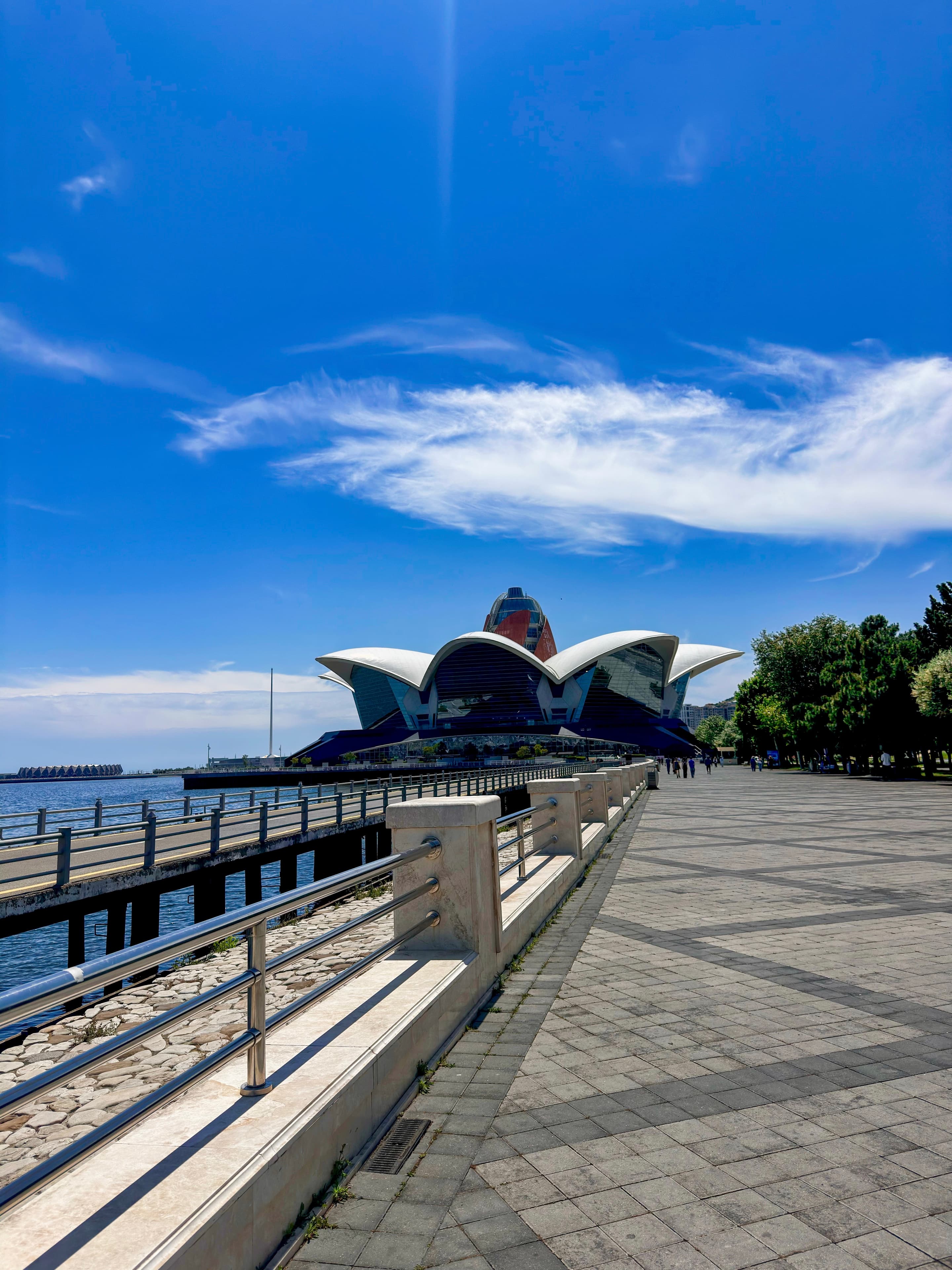 Deniz Mall Modern Park